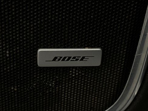 Used 2018 GMC Yukon SLE w/ SLE Value Package image 16