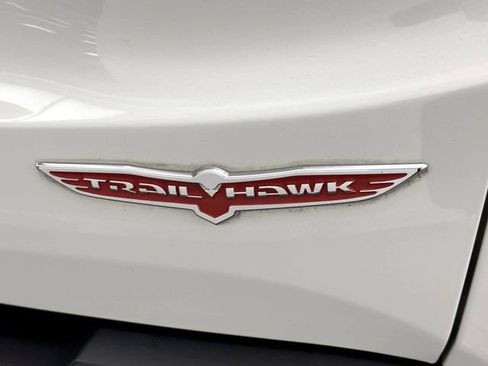 Used 2017 Jeep Renegade Trailhawk AWD/4WD image 10