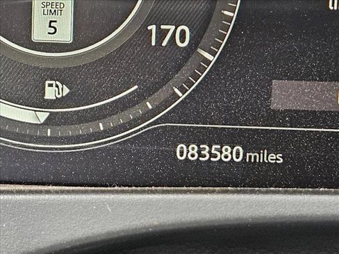 Used 2019 Jaguar F-PACE Prestige image 16