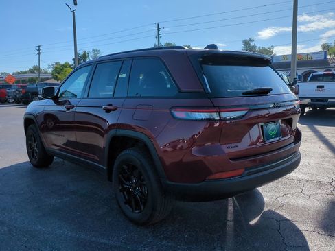 Used 2024 Jeep Grand Cherokee Altitude AWD/4WD image 6