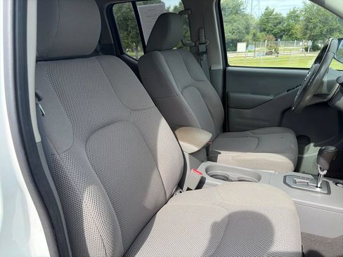 Used 2021 Nissan Frontier SV RWD image 11
