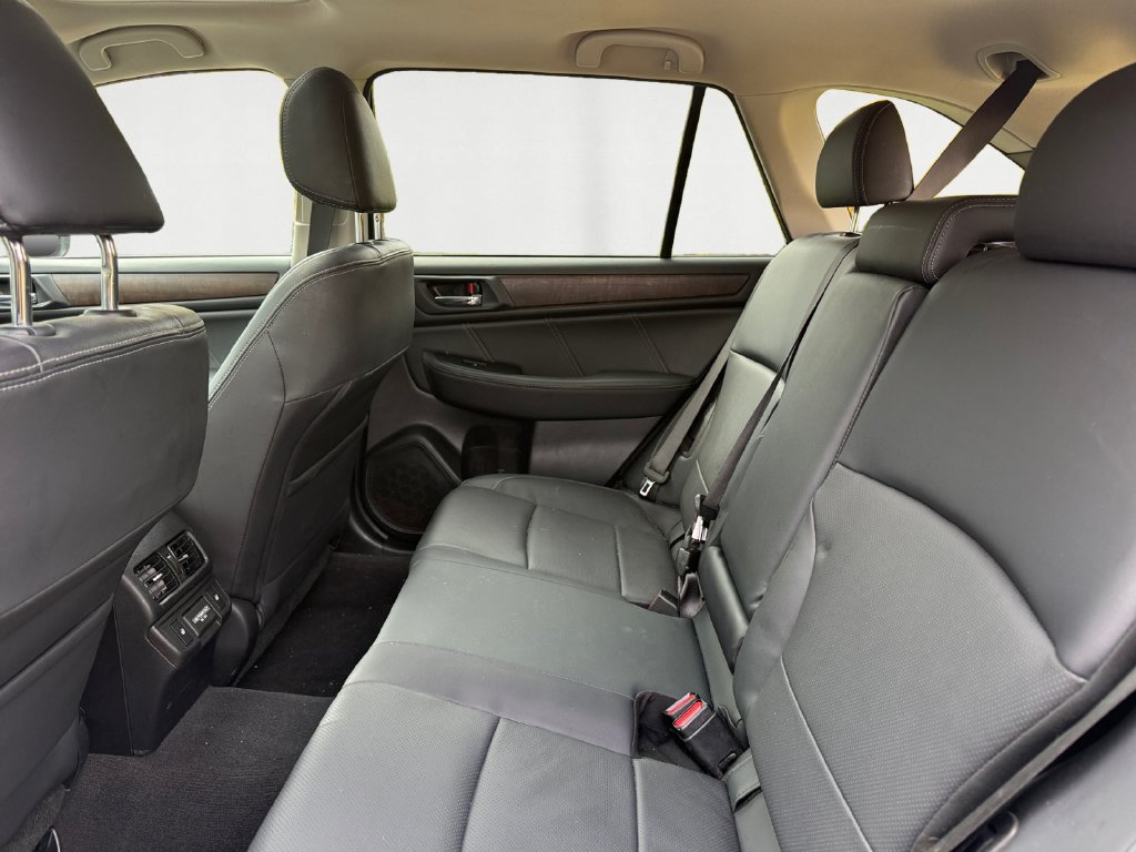 Used 2018 Subaru Outback 3.6R Limited AWD/4WD image 14