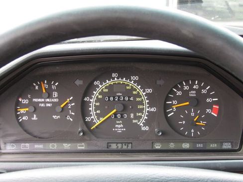 Used 1994 Mercedes-Benz E 320 Convertible image 17