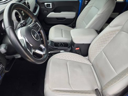 Used 2022 Jeep Wrangler Unlimited Sahara AWD/4WD image 16