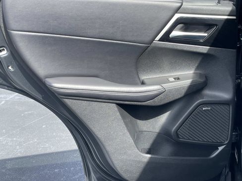 Used 2025 Mitsubishi Outlander SE image 11