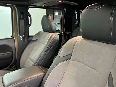 New 2025 Jeep Gladiator Sport AWD/4WD image 16