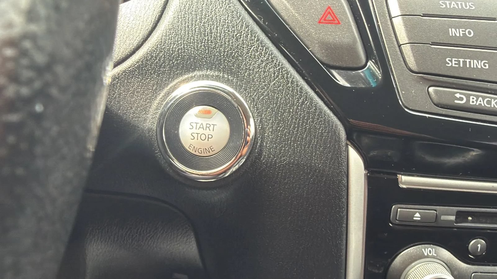 Used 2013 Nissan Pathfinder SV AWD/4WD image 21