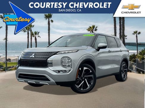 Used 2024 Mitsubishi Outlander SE image 1