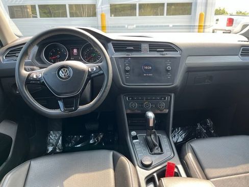Used 2021 Volkswagen Tiguan SE w/ Panoramic Sunroof Package AWD/4WD image 17