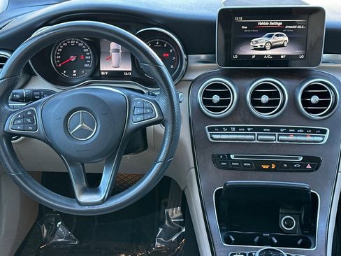 Used 2019 Mercedes-Benz GLC 300 4MATIC image 4
