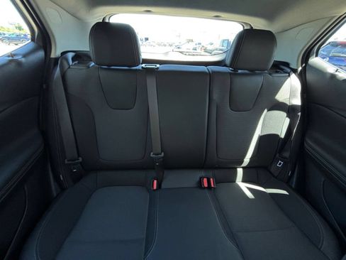 Used 2025 Buick Encore GX Preferred FWD image 38