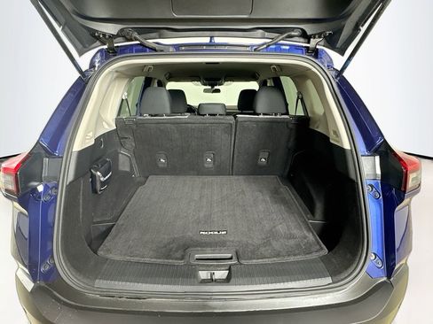 Used 2022 Nissan Rogue SV image 19