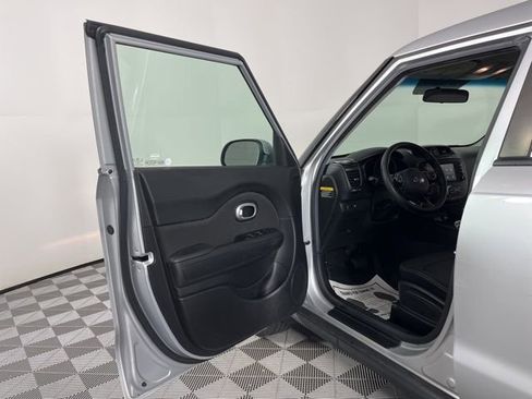 Used 2019 Kia Soul + image 16