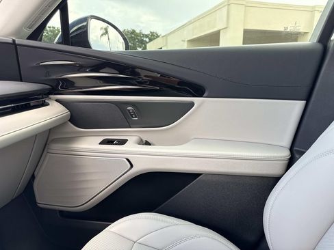 New 2026 Lincoln Nautilus Premier AWD/4WD image 22
