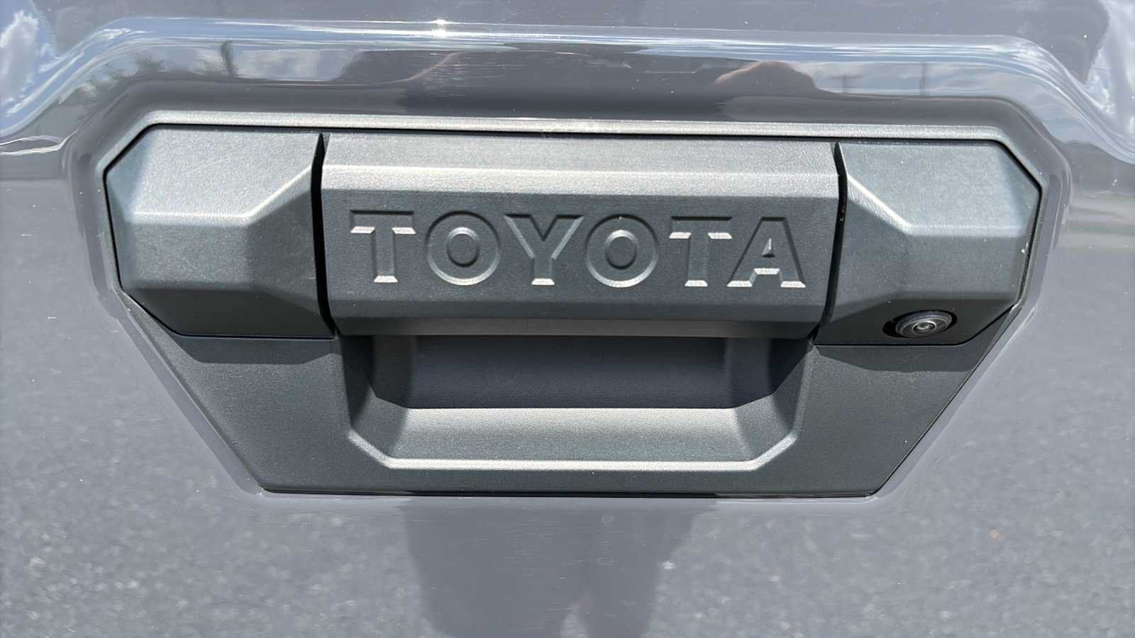 Used 2025 Toyota Tacoma SR AWD/4WD image 12