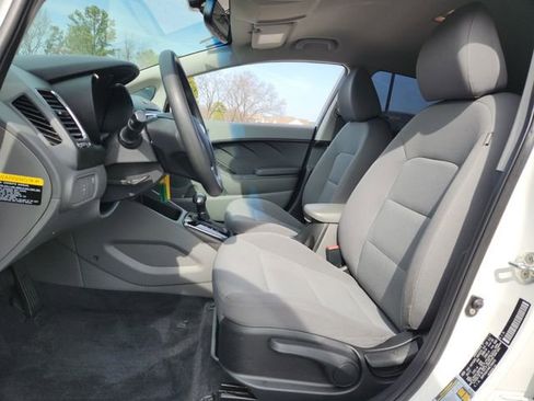 Used 2017 Kia Forte LX image 9