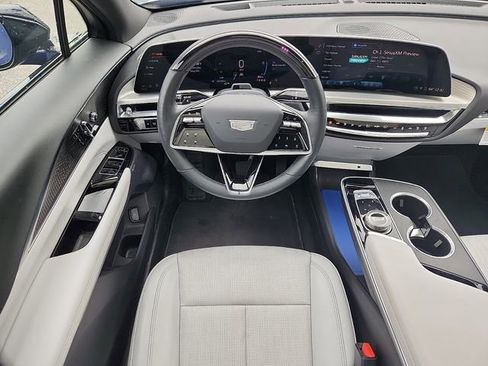 Used 2023 Cadillac Lyriq AWD image 11