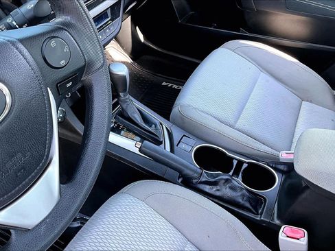 Used 2016 Toyota Corolla LE FWD image 15