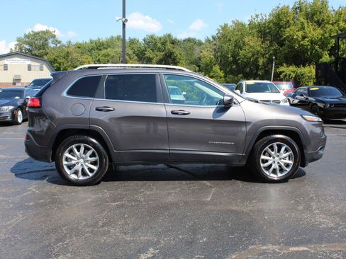 Used 2018 Jeep Cherokee Limited AWD/4WD image 4