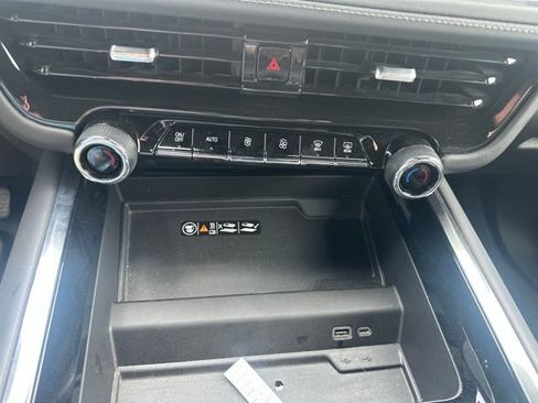 Used 2025 Chevrolet Tahoe Z71 AWD/4WD image 16