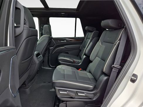 Used 2024 Cadillac Escalade Premium Luxury AWD/4WD image 14