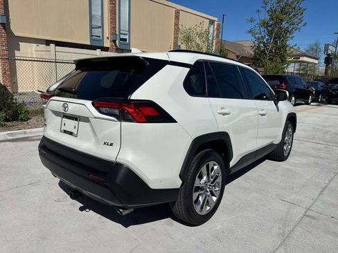 Used 2021 Toyota RAV4 XLE Premium image 7