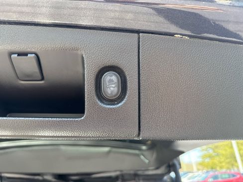 Used 2015 Chevrolet Tahoe LTZ image 19