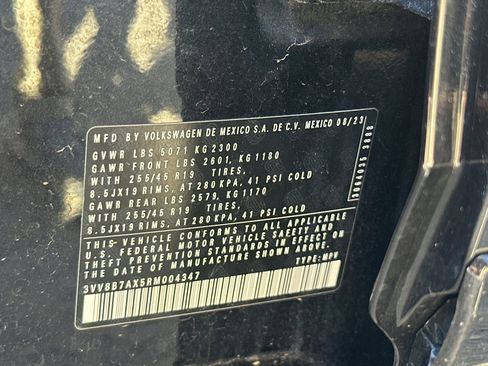 Certified 2024 Volkswagen Tiguan SE R-Line image 29