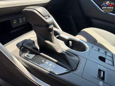 Used 2024 Toyota Highlander LE FWD image 22