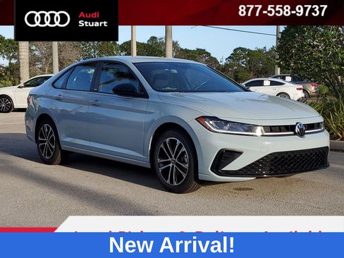 Used 2025 Volkswagen Jetta Sport image 1