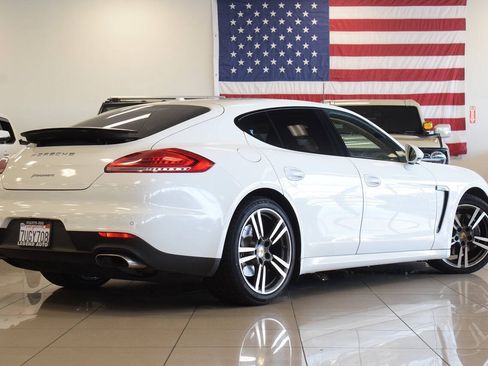 Used 2016 Porsche Panamera AWD/4WD image 32