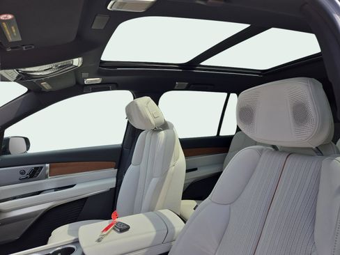 New 2026 Cadillac Vistiq Sport image 25