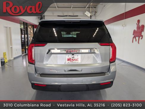 Used 2023 GMC Yukon XL SLT w/ SLT Premium Package image 3