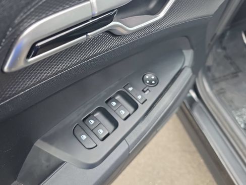 Used 2025 Kia Sportage LX FWD image 11
