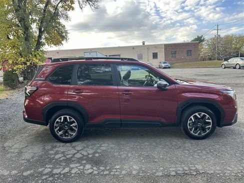 Certified 2025 Subaru Forester Premium image 9