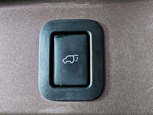 Used 2017 Toyota Highlander XLE FWD image 32