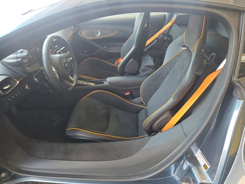Used 2024 McLaren Artura RWD image 4
