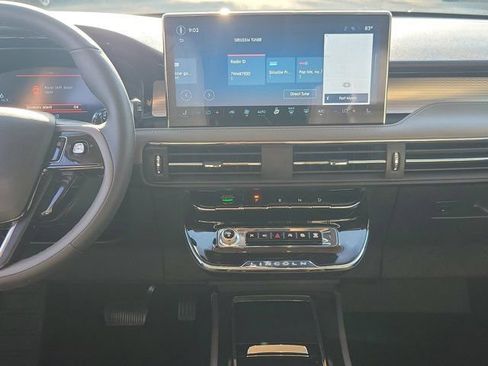 Certified 2024 Lincoln Corsair AWD w/ Rear Removable Package Tray image 20