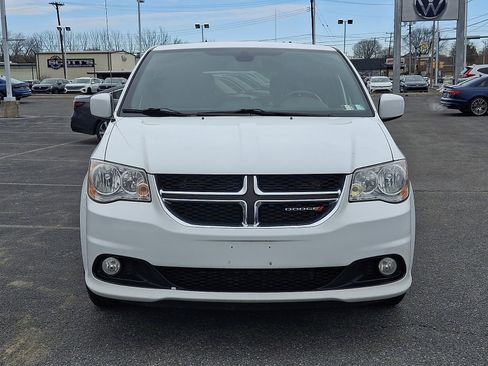 Used 2019 Dodge Grand Caravan SE image 2