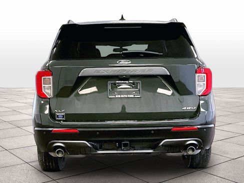 Used 2022 Ford Explorer XLT w/ Equipment Group 202A image 4