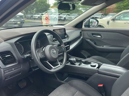 Used 2021 Nissan Rogue SV AWD/4WD image 2