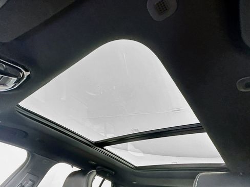 Used 2023 Jeep Grand Cherokee Overland w/ Luxury Tech Group IV image 21