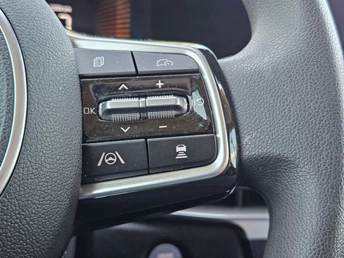 Certified 2025 Kia Sorento LX FWD image 22