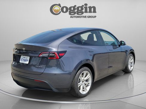 Used 2023 Tesla Model Y Long Range AWD/4WD image 3