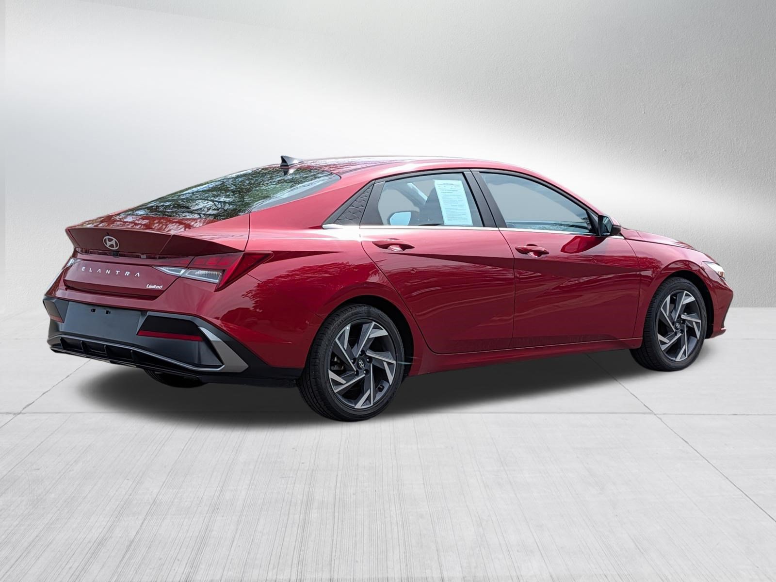 Used 2025 Hyundai Elantra Limited FWD image 7
