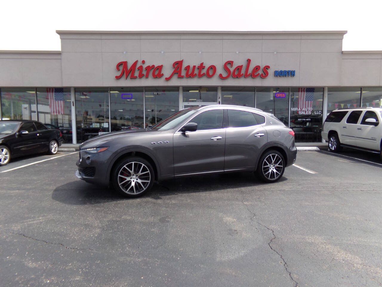 Used 2017 Maserati Levante w/ Luxury Package AWD/4WD image 1