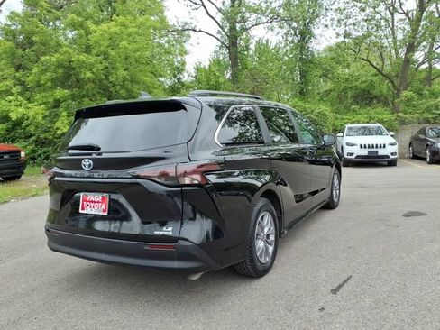 Certified 2024 Toyota Sienna LE FWD image 8