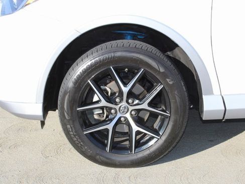 Used 2017 Toyota RAV4 SE image 4