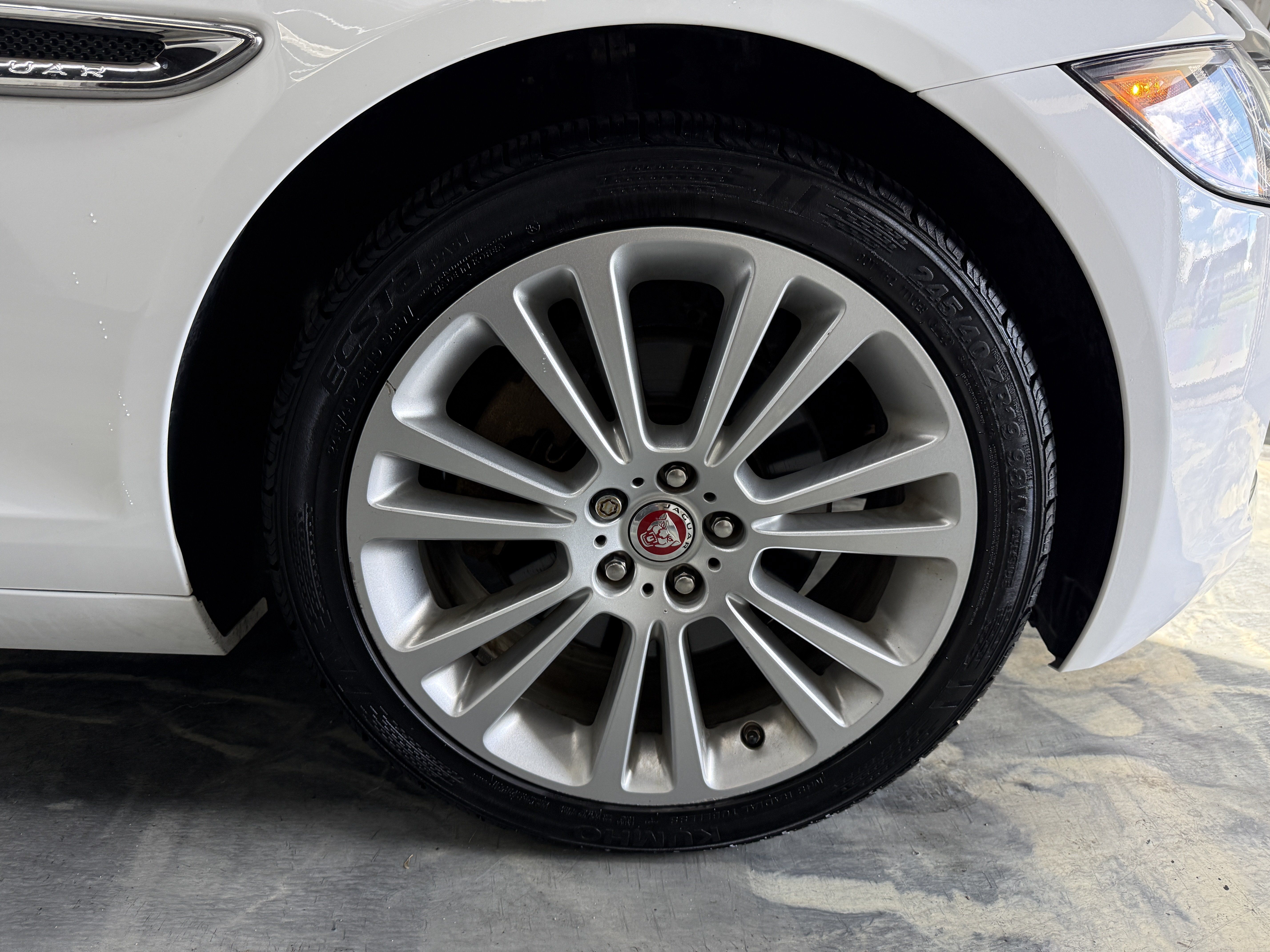 Used 2017 Jaguar XF Prestige AWD/4WD image 29