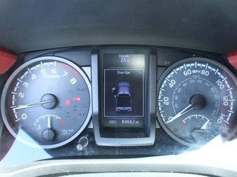 Used 2017 Toyota Tacoma TRD Off-Road AWD/4WD image 25